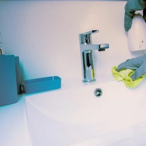 Qual a diferença entre limpeza e esterilização?