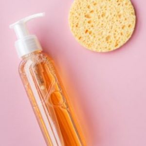 Cleansing oil: como usar o produto que limpa e nutre a pele