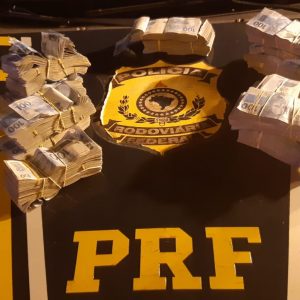 PRF apreende 350 mil reais em Rosário do Sul