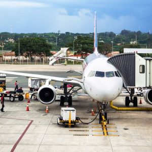 Governo dispensa testes contra covid-19 a quem entra no país