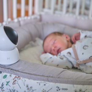 Pais de primeira viagem: a importância da segurança eletrônica para o seu bebê