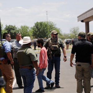 Atirador mata 14 estudantes e um professor em escola primária no Texas