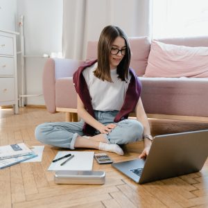Ensino à distância oferece novas possibilidades a estudantes brasileiros