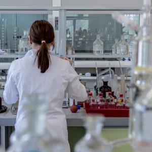 Empresas investem em tecnologia para eliminar vírus e bactérias de seus produtos