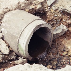 Desentupimentos de esgoto evitam contaminações e auxiliam na segurança sanitária