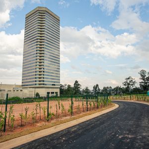 Novo acesso de shopping desafoga o trânsito na alameda Rio Negro, em Alphaville