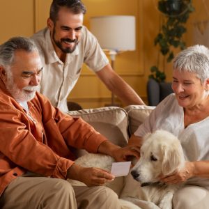 Animais de companhia em asilos: 6 benefícios dessa convivência