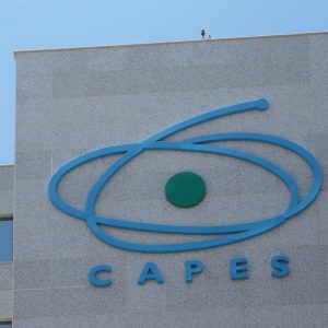 Capes deposita dinheiro de bolsistas