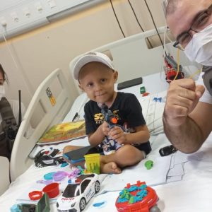 BM realiza visita especial a menino com câncer