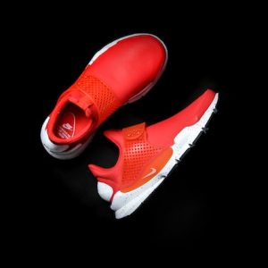 Vale a pena comprar um tênis masculino vermelho?