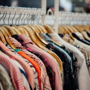 Marca lança coleção de roupas inspirada em Inês Brasil
