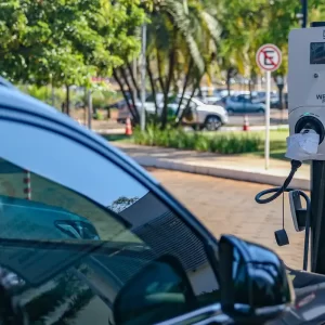Carros elétricos que estourarem cotas de importação pagarão tarifas