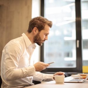 Dicas infalíveis de como usar camisa masculina com estilo
