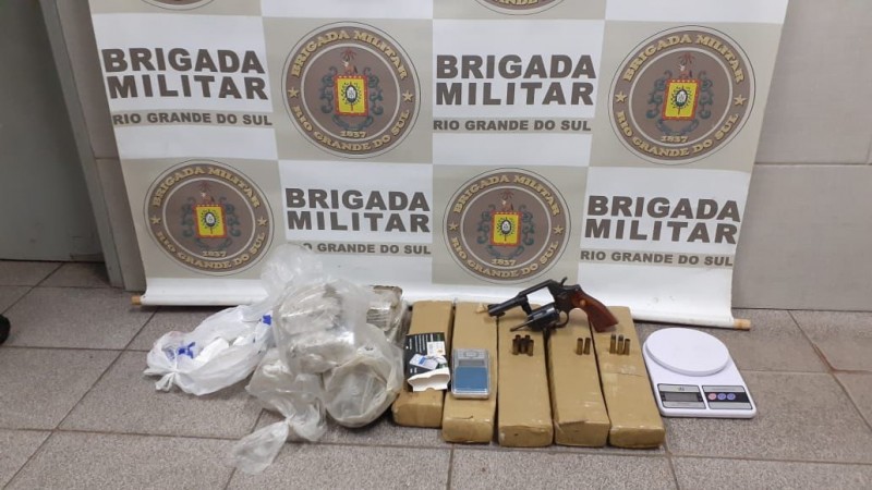 Brigada Militar realiza apreensão de menor por tráfico de entorpecentes e porte ilegal de arma de fogo em Quaraí