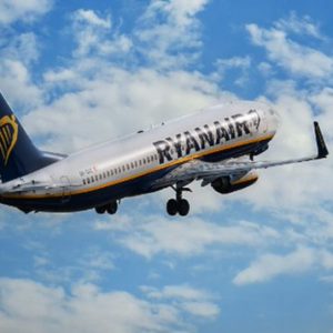 ‘Voo do inferno’: avião faz pouso de emergência após briga generalizada por assento