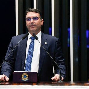 Áudio de Reunião entre Bolsonaro e Ex-Diretor da Abin Revela Estratégias para Blindar Flávio Bolsonaro