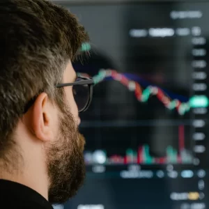 Bolsas de NY: Dow Jones cai, mas S&P 500 e Nasdaq fecham em níveis recordes