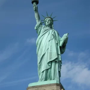 Bolsas de NY fecham em alta leve após impulso com Trump; Dow Jones renova recorde