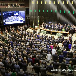 Câmara aprova projeto que aumenta número de deputados para 531