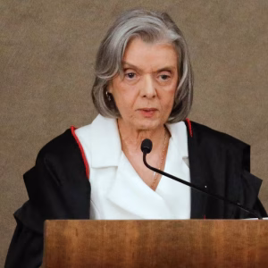 Senadores pedem impeachment da ministra do STF Cármen Lúcia
