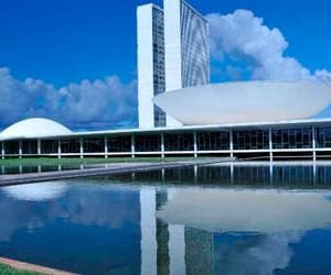 Câmara retoma votações com foco no ajuste fiscal e em medidas de impacto popular