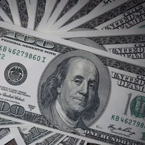 Dólar: moeda encerra último pregão com leve valorização