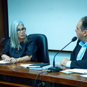 Encontro na Assembleia Legislativa do RS cobra implementação de política estadual para doenças crônicas de pele