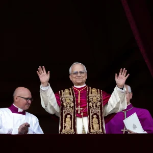 Papa leão XIV pede que fiéis abandonem a indiferença diante da desigualdade e da guerra de Gaza