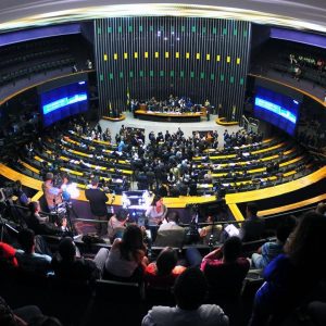 Associações criticam proibição de acesso da imprensa ao plenário da Câmara