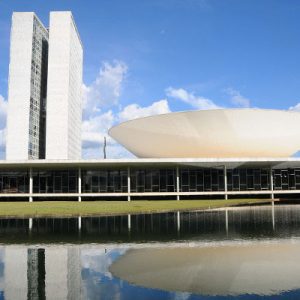 Câmara aprova projeto que triplica incentivos à indústria química e petroquímica