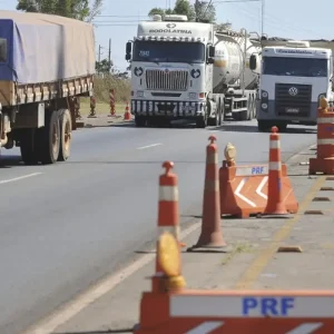 PRF: quase 44% das mortes nas estradas envolvem veículos de carga