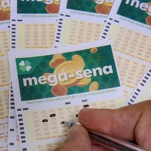 Mega-Sena acumula e prêmio principal vai para R$ 65 milhões