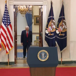 UE avalia com preocupação reflexos de novas tarifas impostas por Trump