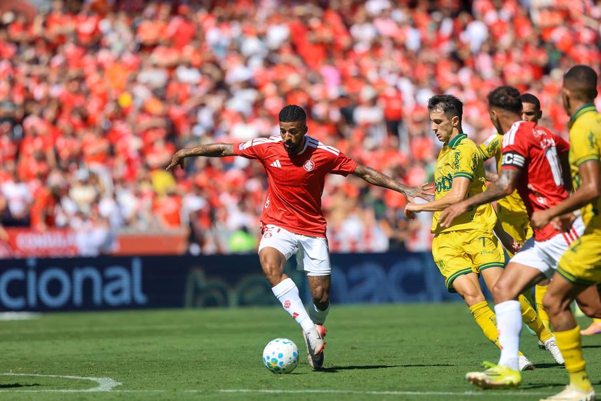 Mirassol surpreende, vence Internacional no Beira-Rio e respira no Brasileirão