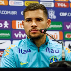 Bruno Guimarães deixa jogo do Newcastle e liga alerta na seleção brasileira antes da Copa
