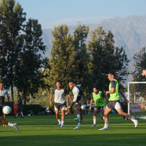 Elenco faz treinamento técnico no Chile