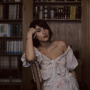 Tribunal iraniano condena cantora a mais de 70 chicotadas por cantar sem véu em um show