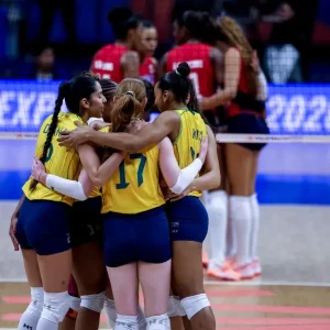 Seleção feminina de vôlei sofre no início, mas vence República Dominicana na Liga das Nações