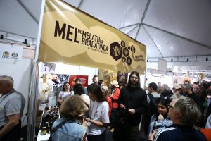 25ª Feira do Mel de Santa Catarina reúne produtores em Florianópolis e projeta comercialização de até 55 toneladas de produtos