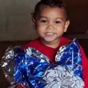 Caso Oliver: Justiça autoriza que mãe presa acompanhe velório do filho morto pelo pai