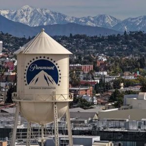 A Justiça dos EUA suspende por 14 dias a fusão entre a Paramount e a Warner
