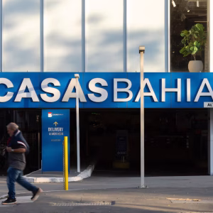 Justiça suspende demissões das Casas Bahia e restringe novos cortes
