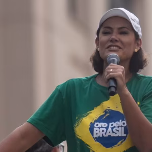 Michelle Bolsonaro confirma candidatura ao Senado pelo DF em carta lida na convenção do PL