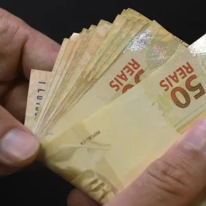 Após reunião com Lula, Durigan diz que salário mínimo será de R$ 1.741 e nega desvinculação