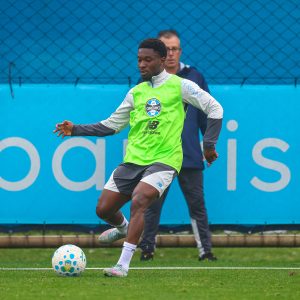 Grêmio abre semana com trabalho técnico