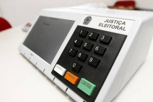Datafolha: No 1º turno, Lula oscila de 35% a 36% na espontânea e Flávio vai de 26% a 27%