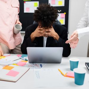 Escalas de trabalho influenciam saúde mental das equipes