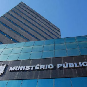 Professor é denunciado por estupro de sete alunas
