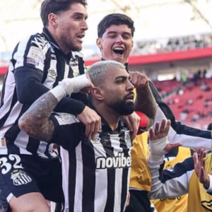 Santos afunda Inter com redenção de Gabigol e se afasta de vez da zona de queda no Brasileirão