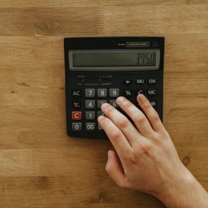 Sair das dívidas: especialista explica o primeiro passo